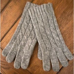 Ralph Lauren Chaps Gray Cable Knit Gloves. NWOT. 🎁